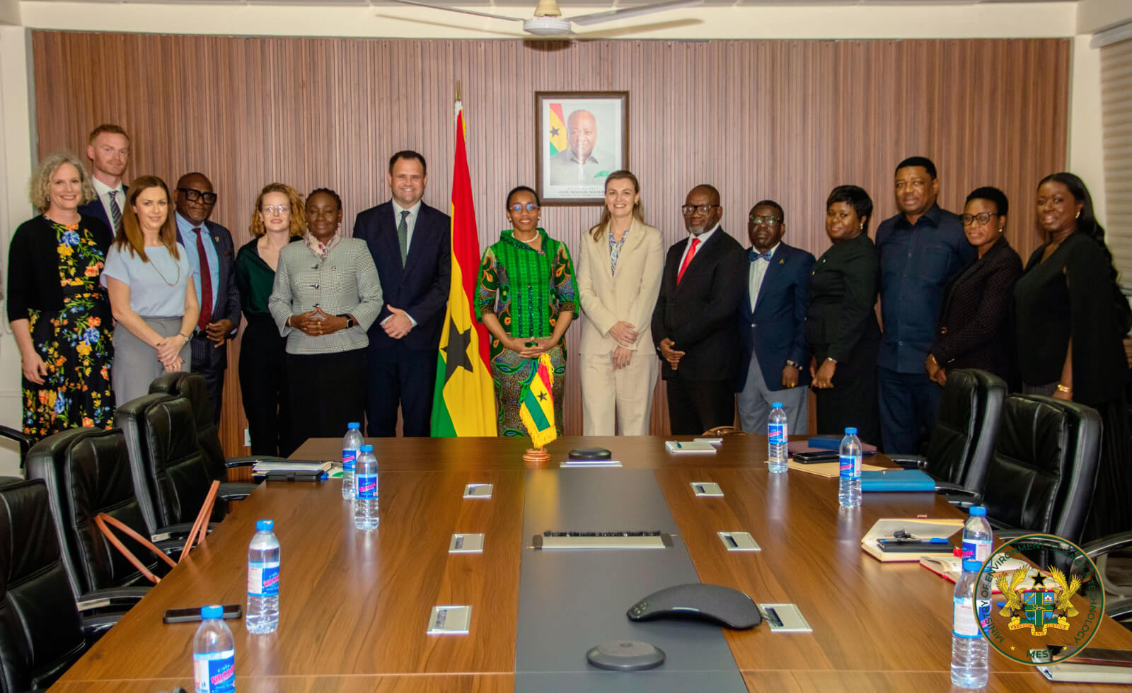 Group photograph of the Minister with the Irish delegation and Ministry officials.