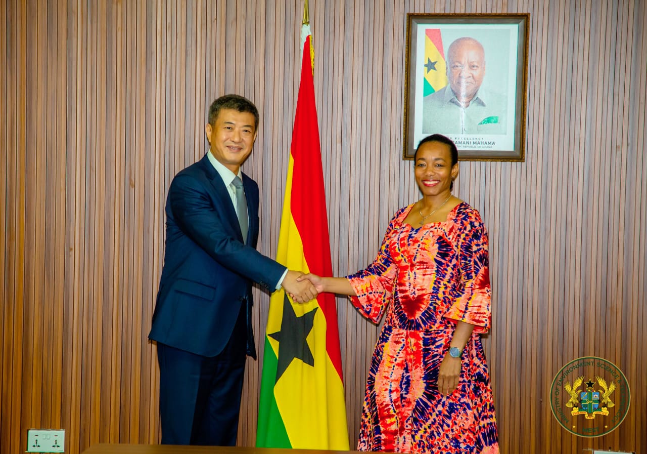 Hon. Dr Zanetor Agyeman-Rawlings receives the Chinese Ambassador to Ghana at the Ministry.
