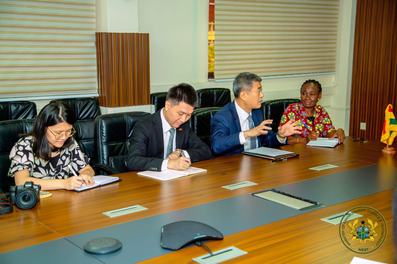 The Chinese Ambassador and his delegation during the meeting.
