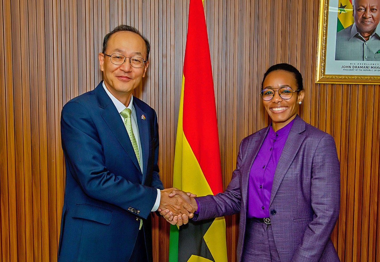 Hon. Dr Zanetor Agyeman-Rawlings in discussion with the Ambassador of the Republic of Korea to Ghana, H.E. Park Kyongsig.