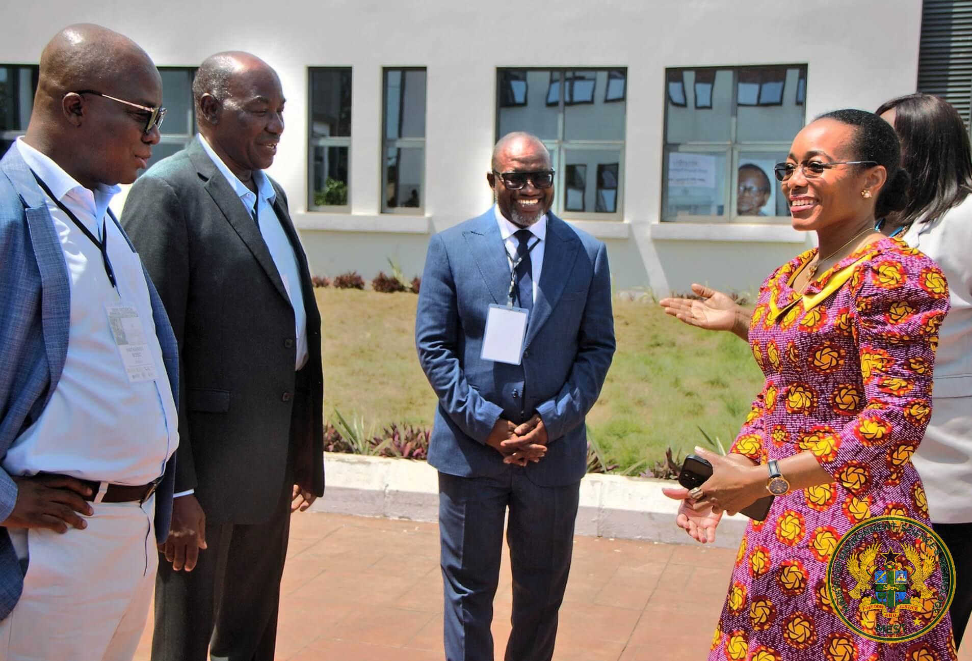 Members of the ORTARChI community meet the Minister on her arrival.